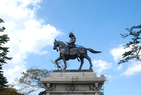The statue of Date Masamune (photo by Kotodamaya)